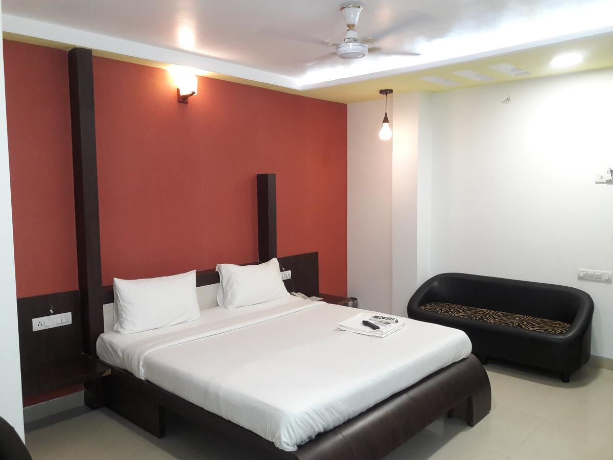 Hotel Naivedya Aurangabad  Luaran gambar