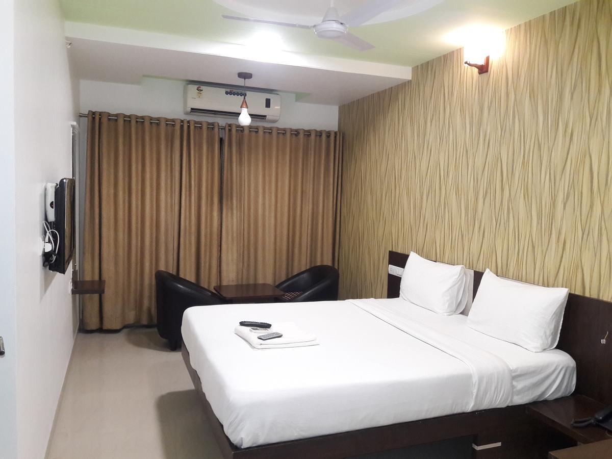 Hotel Naivedya Aurangabad  Luaran gambar